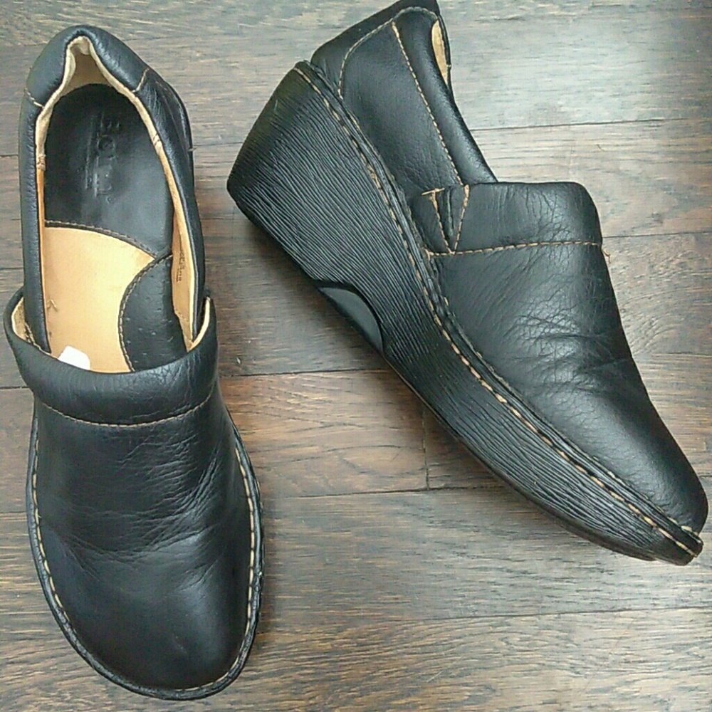 Born black pebbled leather clogs size 9